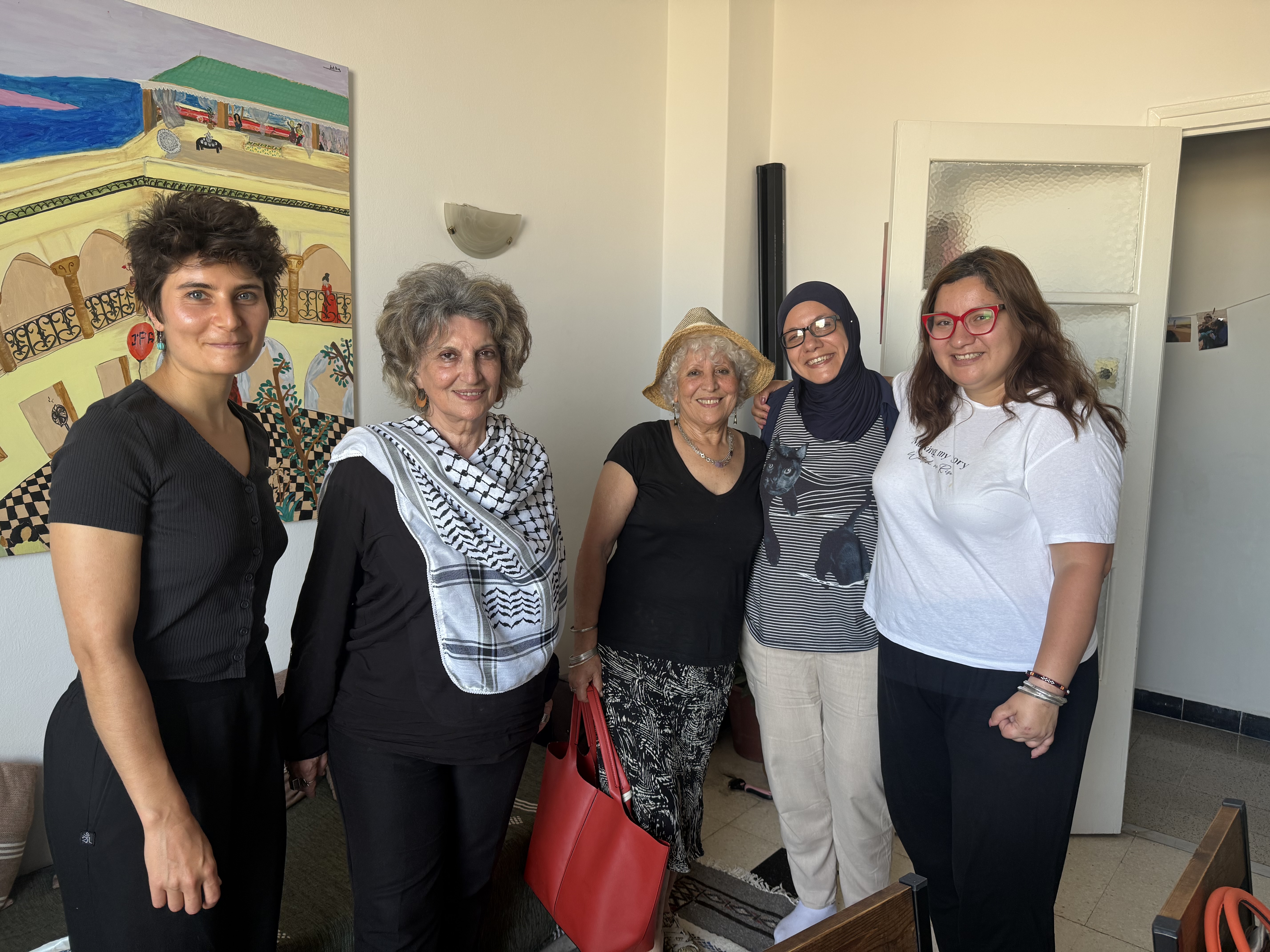 Lors des préparatifs du voyage au local du Journal féministe algérien, avec des féministes de toutes les générations !